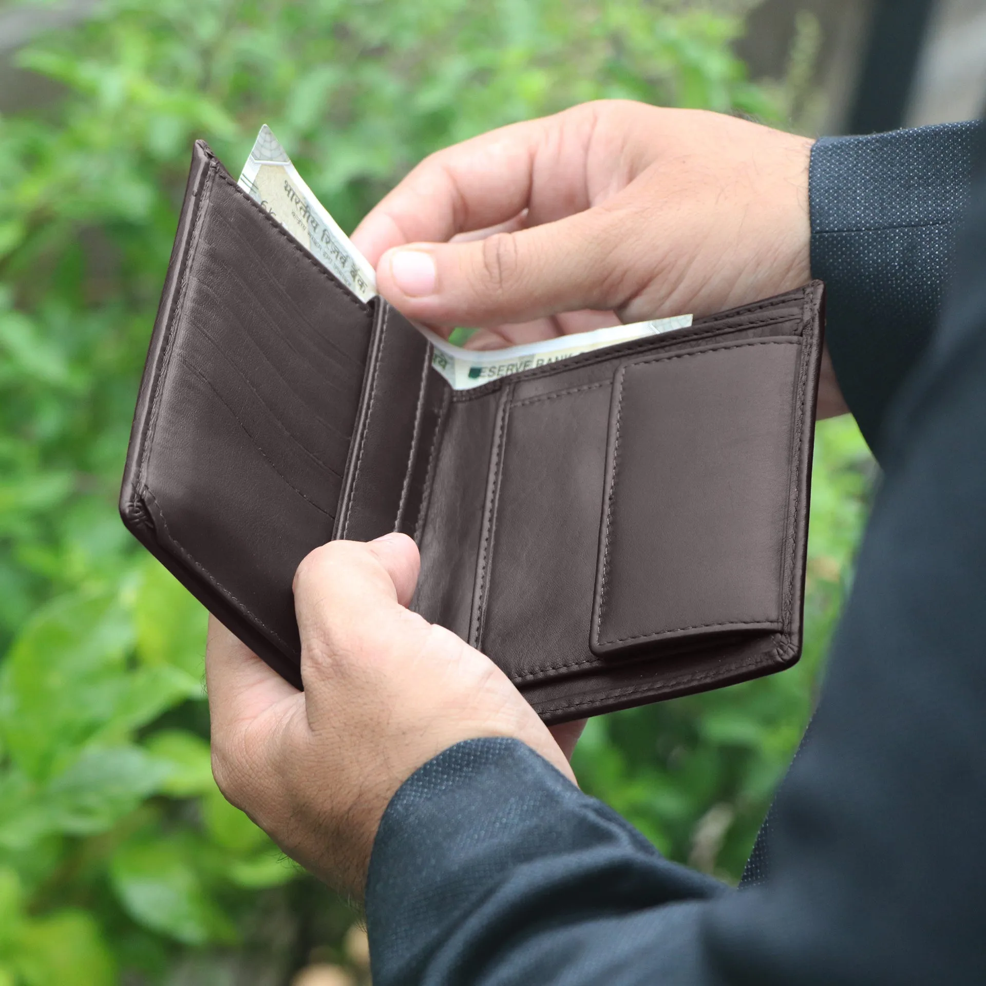 10027 Black Vertical Bifold Wallet