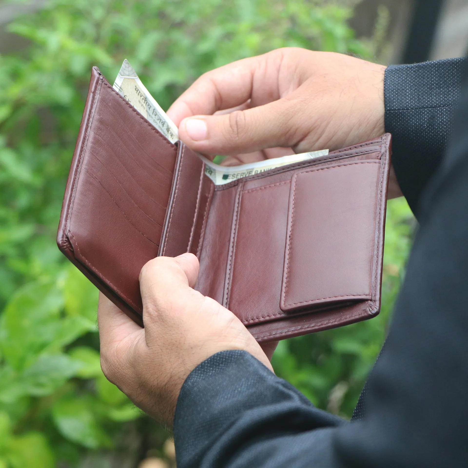 10027 Black Vertical Bifold Wallet