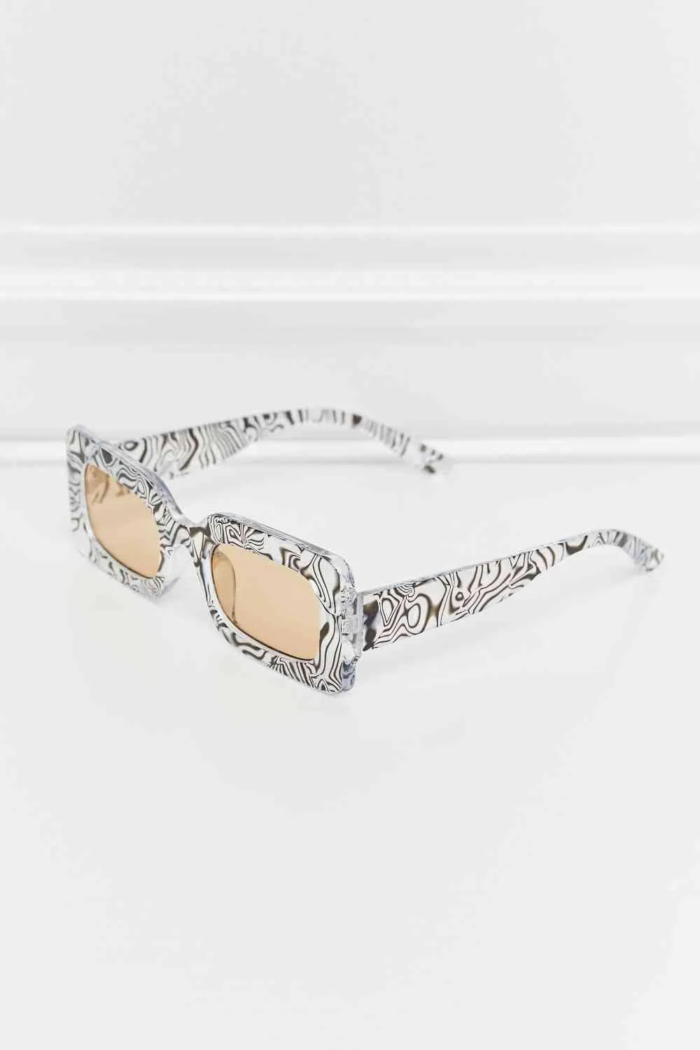 Chic Tortoiseshell Rectangle Sunglasses with UV Protection