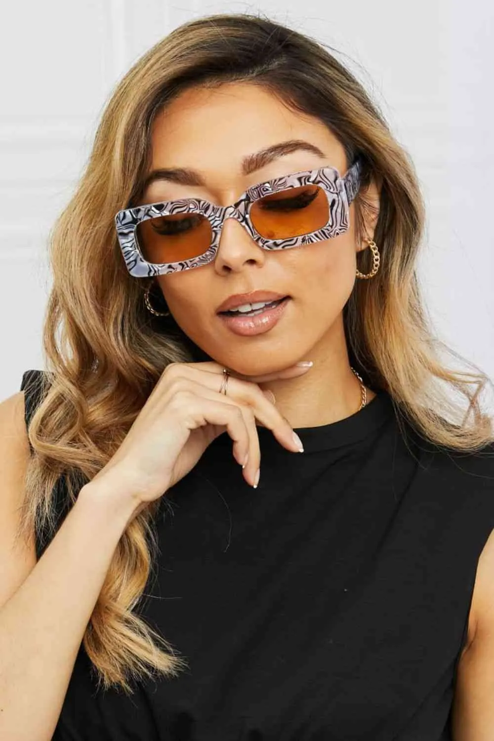 Chic Tortoiseshell Rectangle Sunglasses with UV Protection