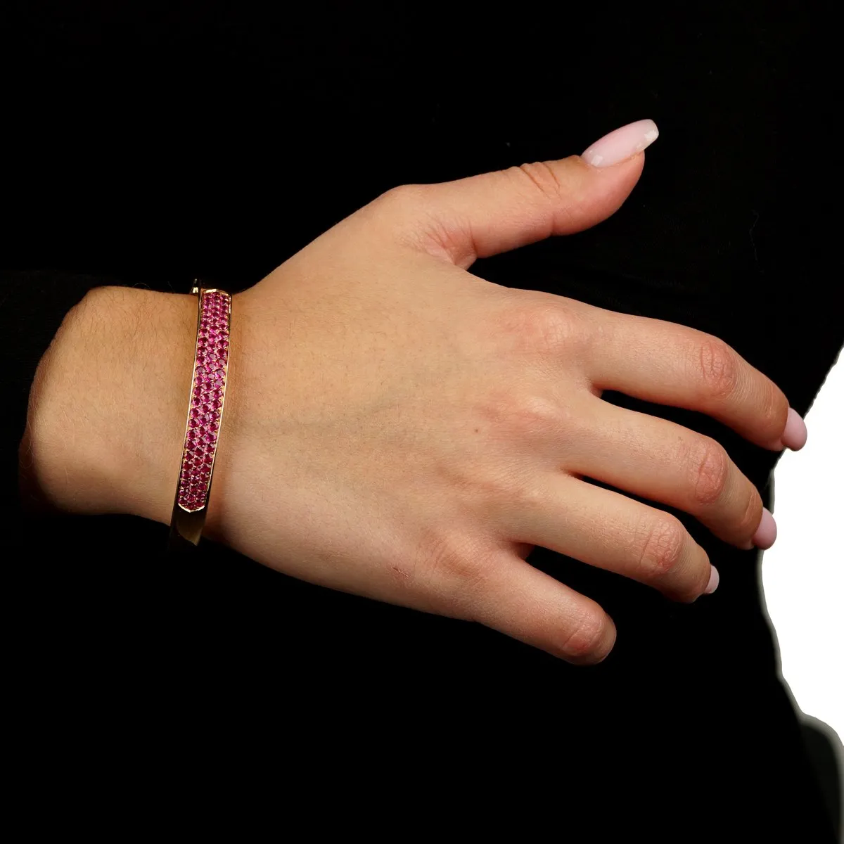 Van Cleef and Arpels Pink Sapphire Rose Gold Bangle